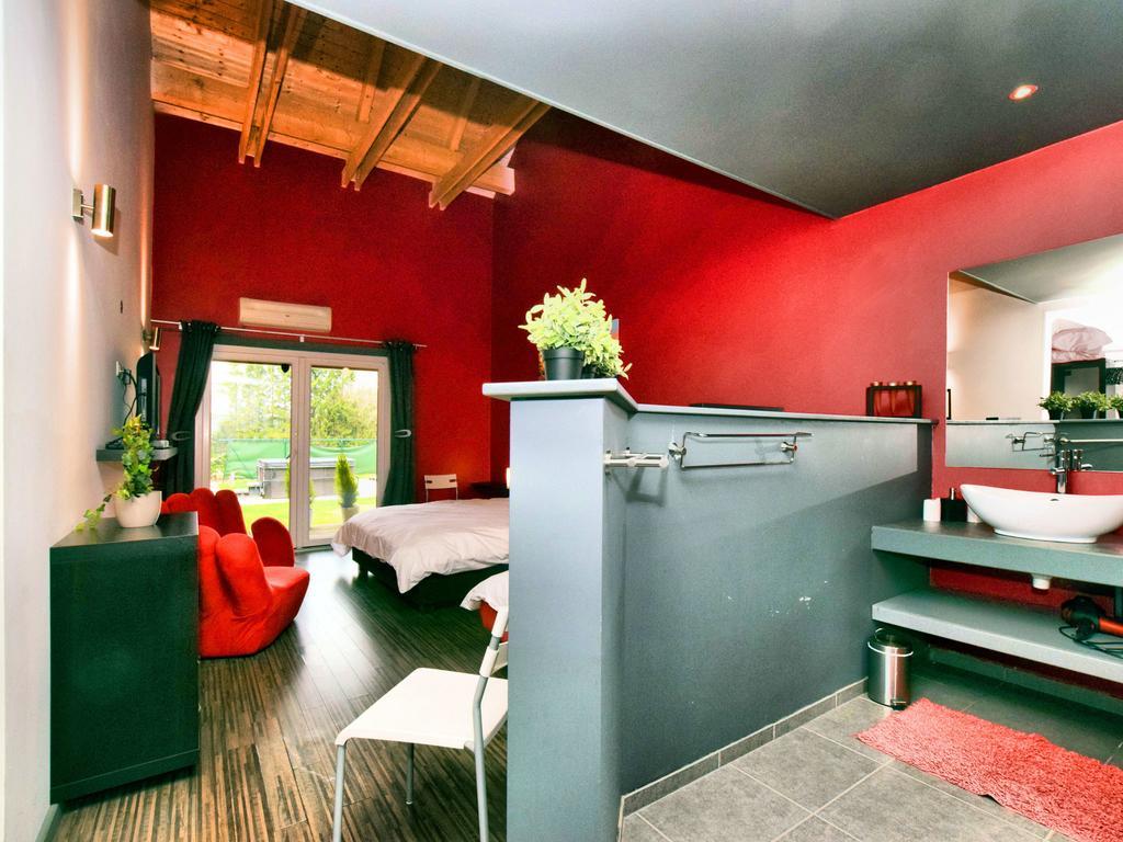 Beautiful Villa With Heated Outdoor Pool Manhay Exterior foto